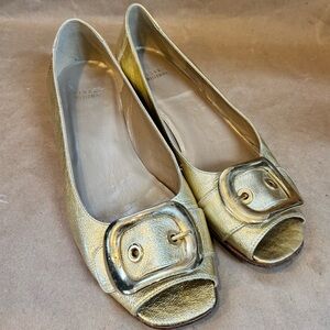 Stuart Weitzman Gold Patent Leather Open Toe Buckle Flats. Size 10